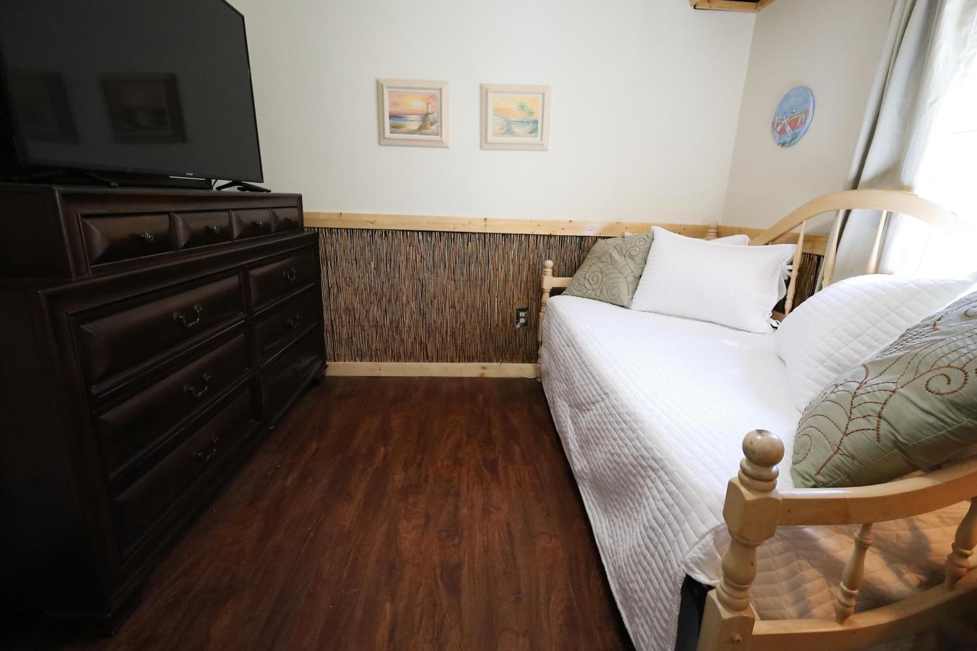 3 Bedrooms And Your Own Private Tiki Courtyard 호모사싸 외부 사진