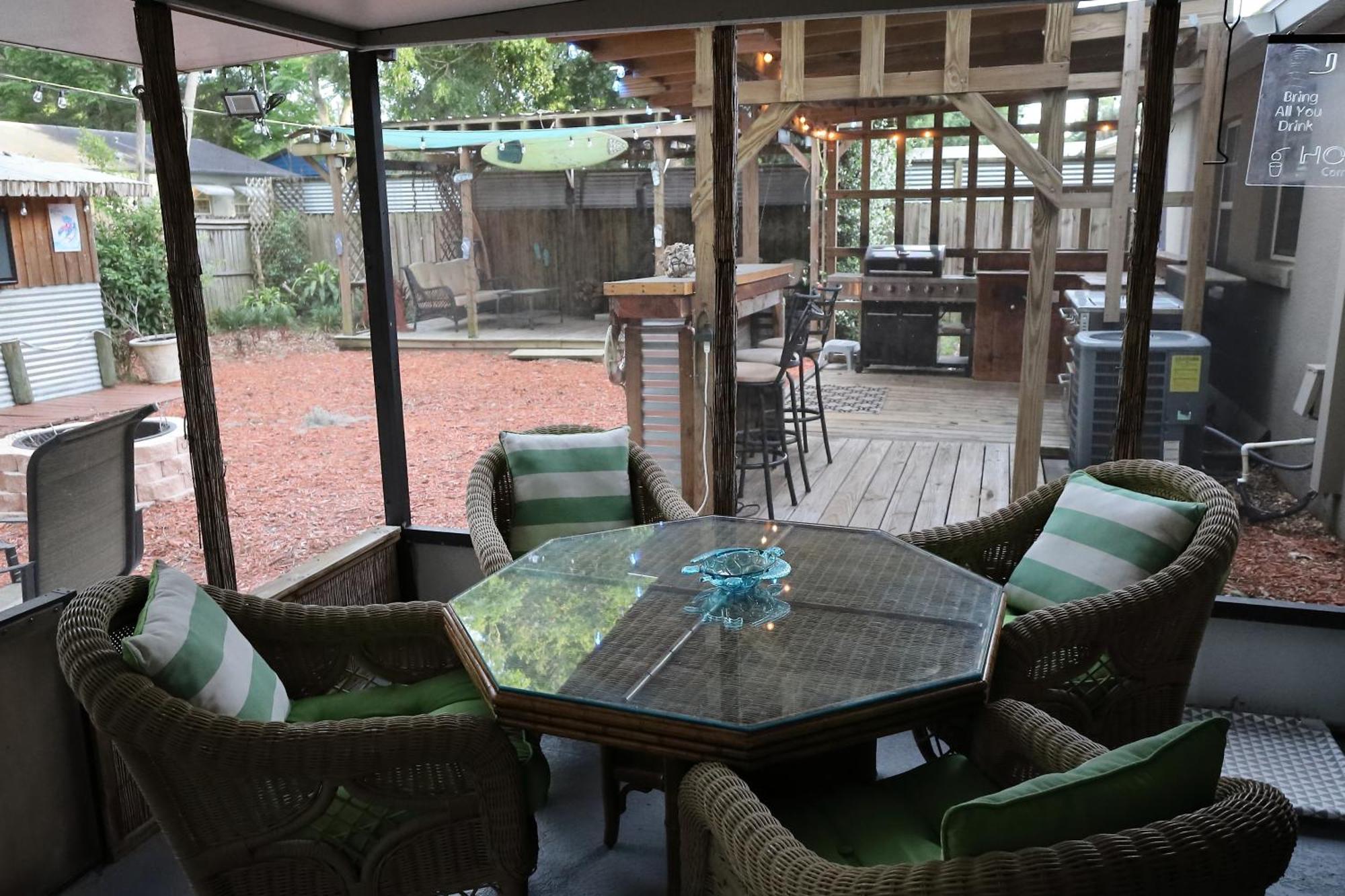 3 Bedrooms And Your Own Private Tiki Courtyard 호모사싸 외부 사진